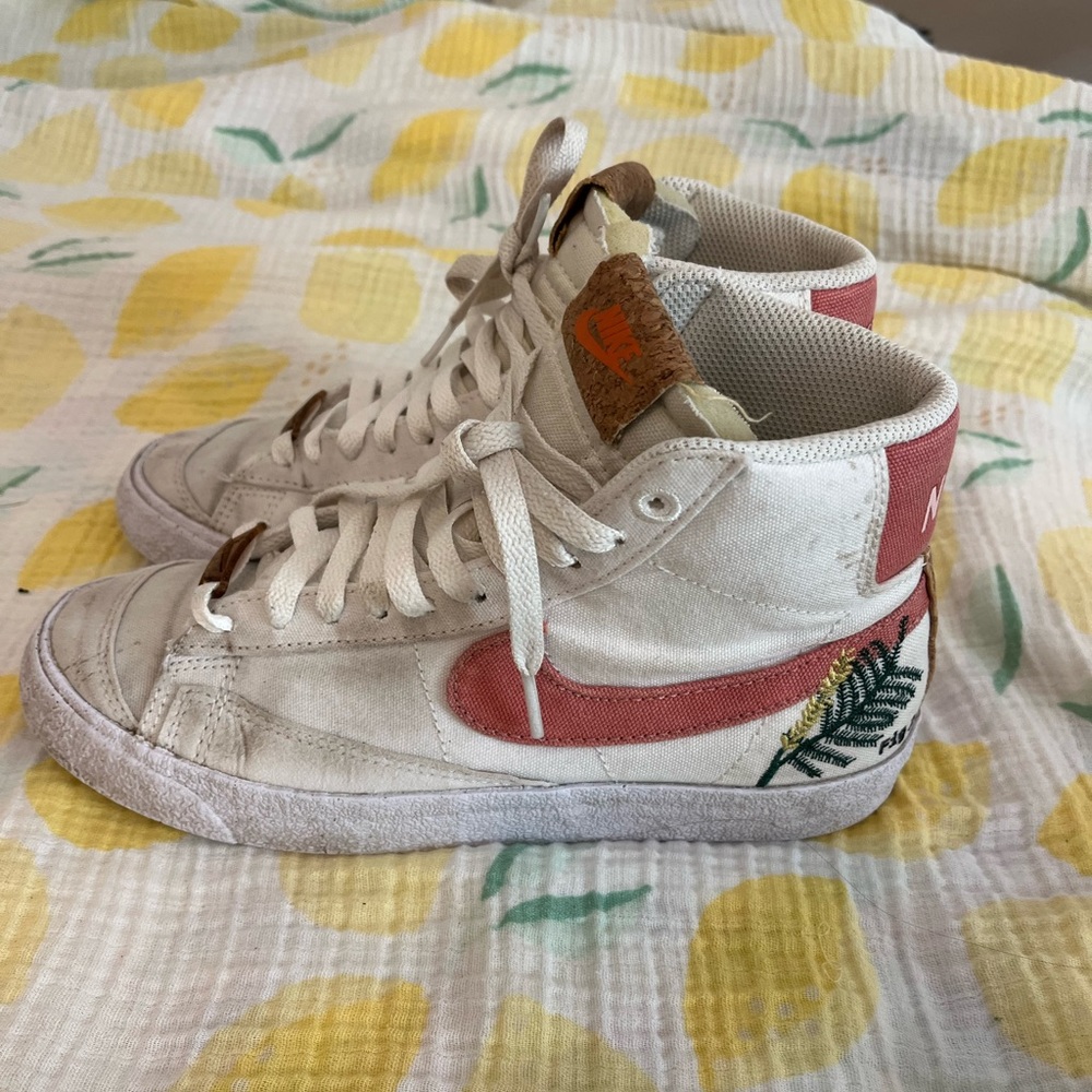 Nike Blazer fig 2 size 6